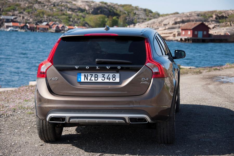  Volvo V60 D4 Cross Country 2015 года  (фото 8 из 19)